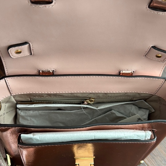 Michael Kors NWT Primrose Gold Medium Satchel with Vintage Trunk Design - Picture 5 of 14